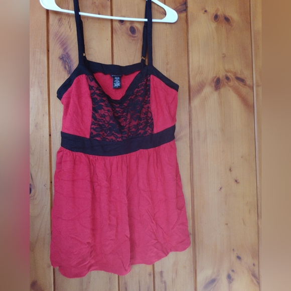 Bundle of 2 Torrid Tops - Picture 4 of 5